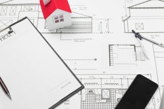 Quel constructeur de maisons en Charente-Maritime choisir pour une maison RE2020 ?